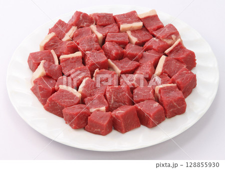 牛もも肉　角切りカレー用 128855930