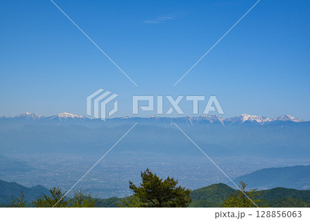 大蔵高丸への稜線から見る南アルプス 大蔵高丸への稜線から見る南アルプス 128856063