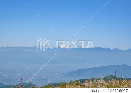 大蔵高丸への稜線から見る白根三山と鳳凰三山 128856067