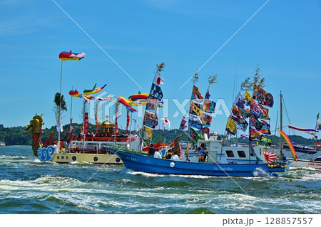 塩竃みなと祭の龍鳳丸　宮城 128857557