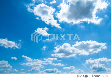 夏空に雲 128859289
