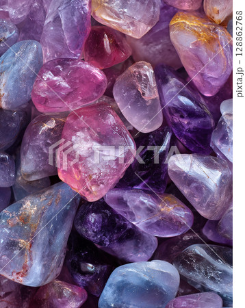 クリスタルのタンブリングストーン　AI画像 128862768