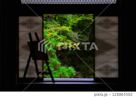 山梨・恵林寺の新緑 128863502