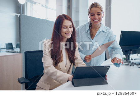 A Collaborative Business Meeting Involving Various Digital Devices for Enhanced Interactions A Collaborative Business Meeting Involving Various Digital Devices for Enhanced Interactions 128864607