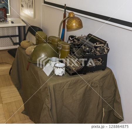 Second world war items belonged to the soviet soldiers on display of the museum. Vintage typewriter next to them 128864875
