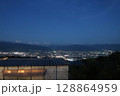 ほったらかし温泉から望む甲府盆地の夜景 128864959
