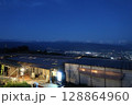 ほったらかし温泉から望む甲府盆地の夜景 128864960