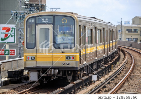 地下鉄東山線、藤が丘駅付近を走る5050形電車 地下鉄東山線、藤が丘駅付近を走る5050形電車 128868560