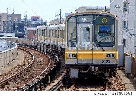 地下鉄東山線、藤が丘駅付近を走る5050形電車 128868561