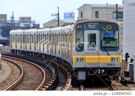 地下鉄東山線、藤が丘駅付近を走る5050形電車 地下鉄東山線、藤が丘駅付近を走る5050形電車 128868562