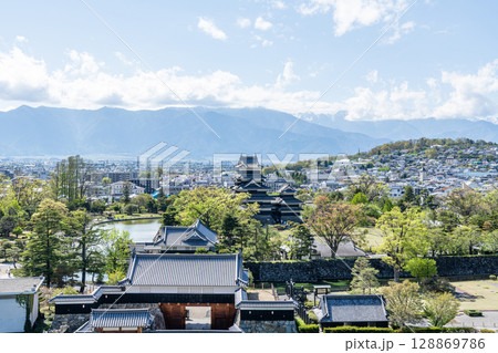 長野県松本市 松本城と周辺の町並み 長野県松本市 松本城と周辺の町並み 128869786
