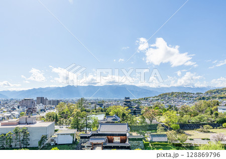 長野県松本市 松本城と周辺の町並み 長野県松本市 松本城と周辺の町並み 128869796