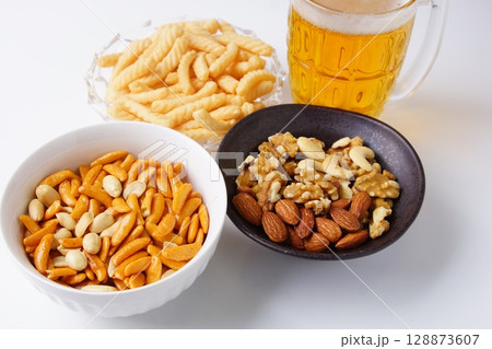 酒の肴とビール 128873607