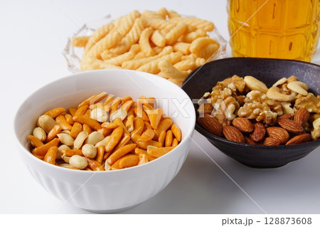 酒の肴とビール 128873608