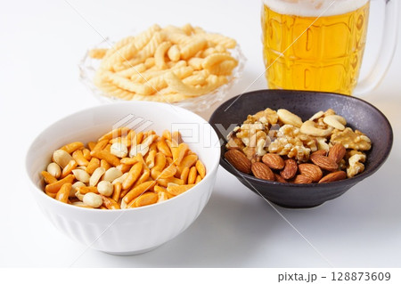 酒の肴とビール 128873609