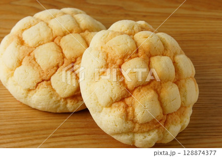 美味しいメロンパン 美味しいメロンパン 128874377