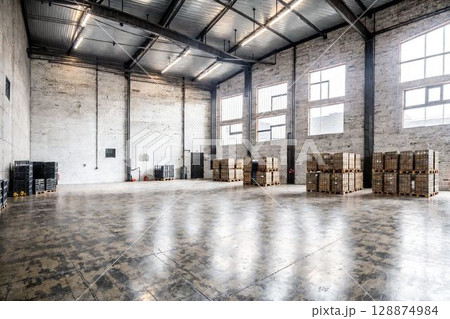 誰もいない倉庫 128874984