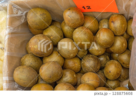 Mangosteen in Box Mangosteen in Box 128875608