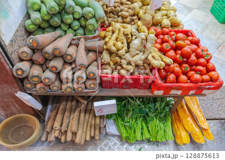 Roots Vegetables Farmers Market 128875613