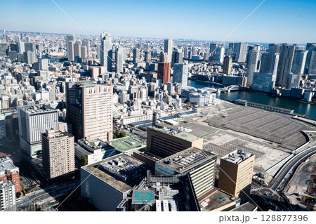 東京湾岸の旧築地市場、2021年の築地東京場外市場、再開発が始まる築地市場跡地 128877396