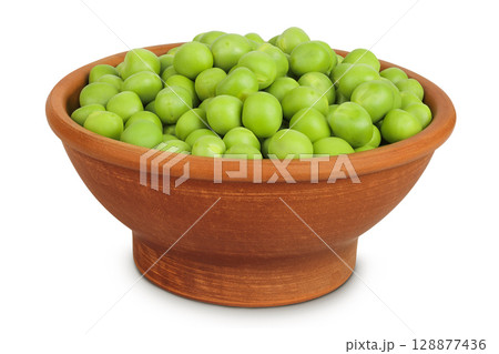 Fresh green peas in ceramic bowl isolated on white background 128877436