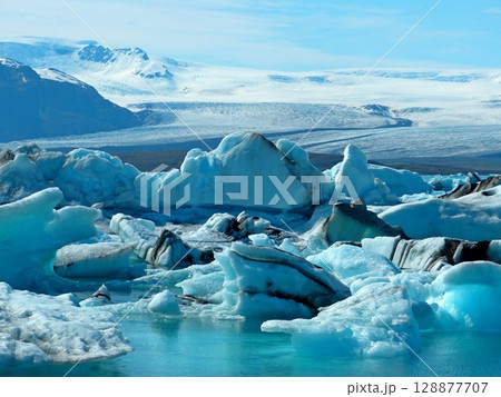 Glacier lake Jokulsarlon lagoon in Iceland Glacier lake Jokulsarlon lagoon in Iceland 128877707