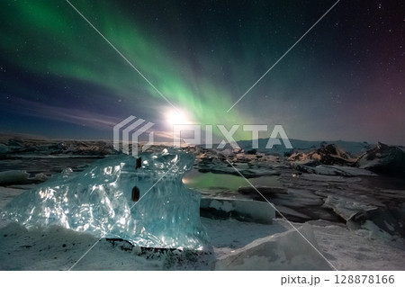 Aurora Borealis over Island 128878166