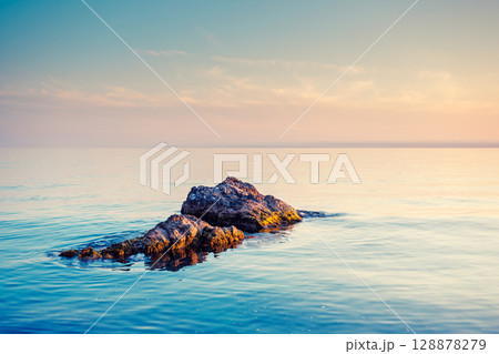 sea 128878279