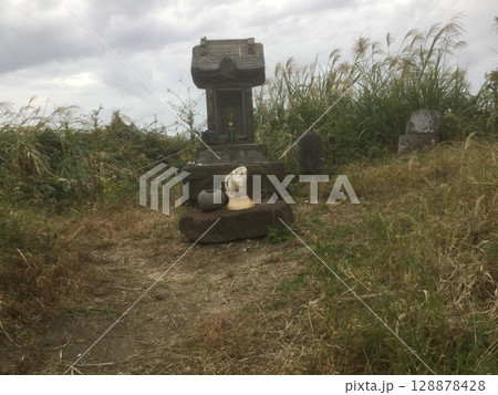 鎌倉＆江ノ島散策　2023年版  神様の石祠 128878428