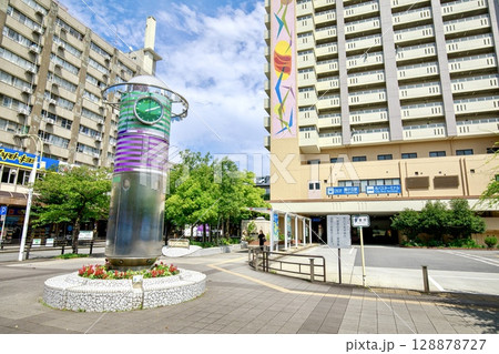 地下鉄東山線、藤が丘駅前の風景 128878727