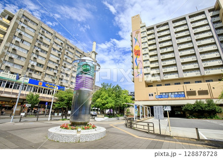 地下鉄東山線、藤が丘駅前の風景 128878728