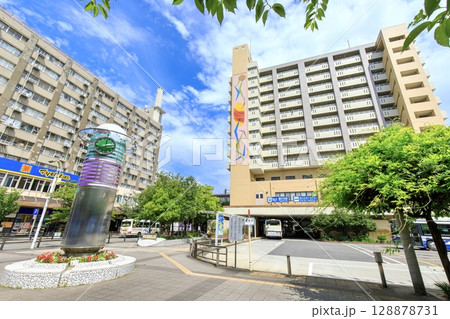 地下鉄東山線、藤が丘駅前の風景 128878731