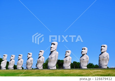モアイ像 128879412