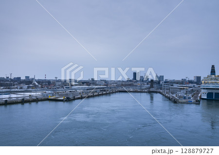 エストニア・タリン港～海上からの眺望 / Port of Tallinn, Estonia 128879727