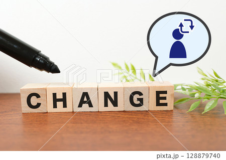 CHANGEの文字と矢印アイコンによる変化のイメージ 128879740