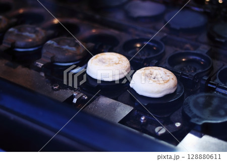 太宰府天満宮の梅が枝餅 128880611