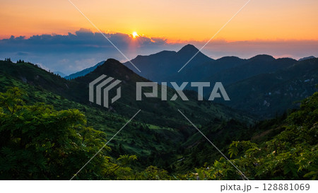 志賀草津道路・夕景 128881069