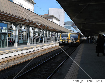 ポルトガル ポルト カンパニャン駅 5月 ポルトガル ポルト カンパニャン駅 5月 128881251