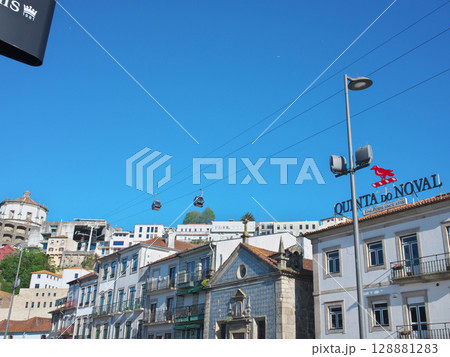 ポルトガル　ポルト　ドウロ川沿い店　ゴンドラ　5月 128881283