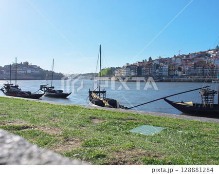 ポルトガル ポルト ドウロ川沿い 5月 ポルトガル ポルト ドウロ川沿い 5月 128881284