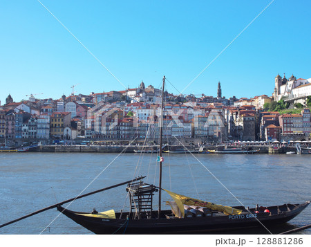 ポルトガル ポルト ドウロ川沿い 5月 ポルトガル ポルト ドウロ川沿い 5月 128881286