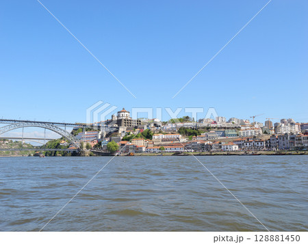 ポルトガル ポルト ドウロ川クルーズ ドン・ルイス一世橋5月 ポルトガル ポルト ドウロ川クルーズ ドン・ルイス一世橋5月 128881450