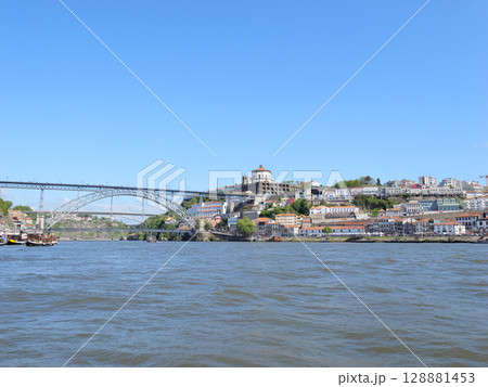 ポルトガル ポルト ドウロ川クルーズ ドン・ルイス一世橋5月 ポルトガル ポルト ドウロ川クルーズ ドン・ルイス一世橋5月 128881453