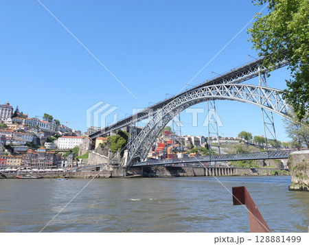 ポルトガル ポルト ドウロ川 ドン・ルイス一世橋 5月 ポルトガル ポルト ドウロ川 ドン・ルイス一世橋 5月 128881499