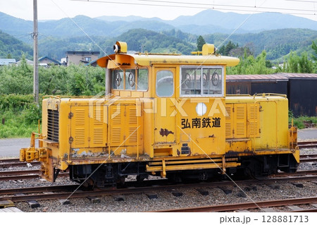 津軽大沢駅に留置されたモーターカー 128881713