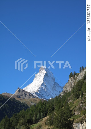 雄大なスイス・ツェルマットのマッターホルン山絶景|アルプスの象徴 雄大なスイス・ツェルマットのマッターホルン山絶景|アルプスの象徴 128881727