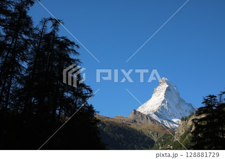 雄大なスイス・ツェルマットのマッターホルン山絶景｜アルプスの象徴 128881729