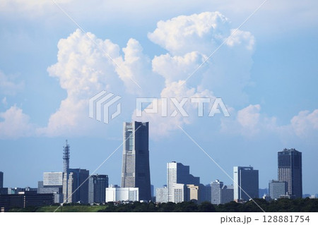 みなとみらいに夏の雲たち みなとみらいに夏の雲たち 128881754