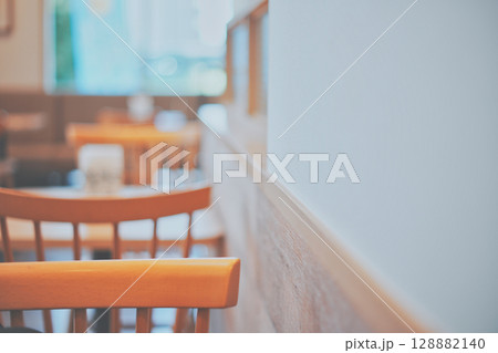飲食の店内ぼかし風景 128882140