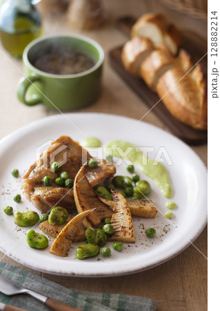 鶏肉と春野菜のソテー 128882214